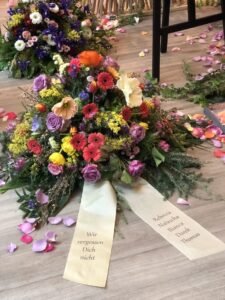 Trauer in bunten Farben