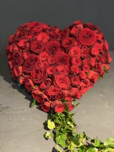 Herz aus roten Rosen