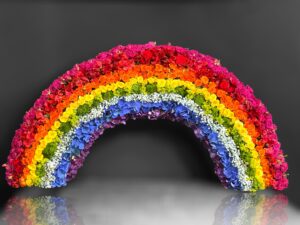 Regenbogen aus Blumen gesteckt